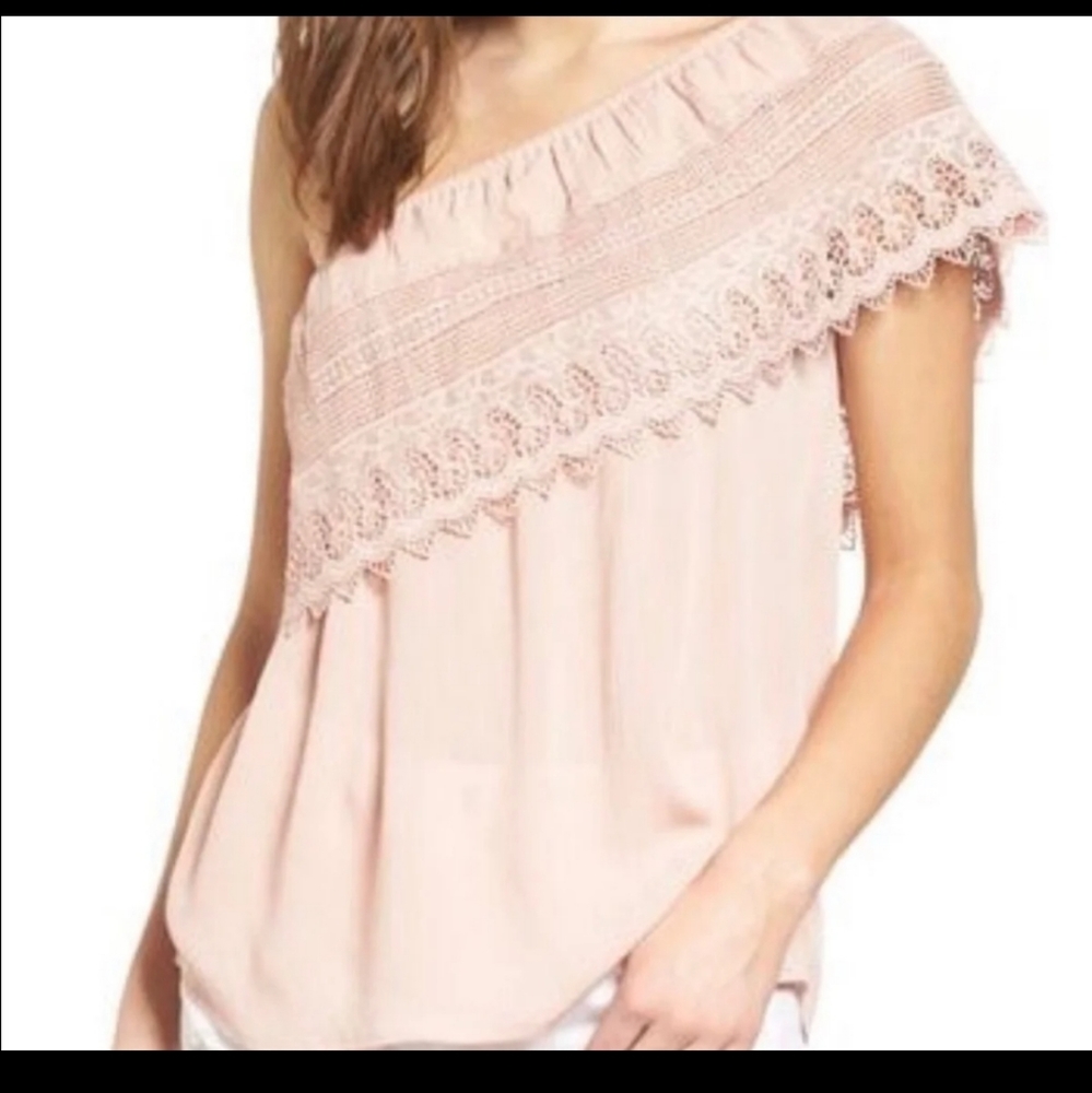 NWOT Socialite one shoulder lace top